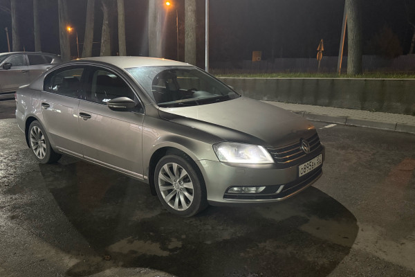 Прокат авто volkswagen passat эконом класса 2012 года в городе Москва Алтуфьево от 3200 руб./сутки, передний привод, двигатель: бензин, объем 1.8 литров, ОСАГО (Мультидрайв), без водителя, недорого - RentRide