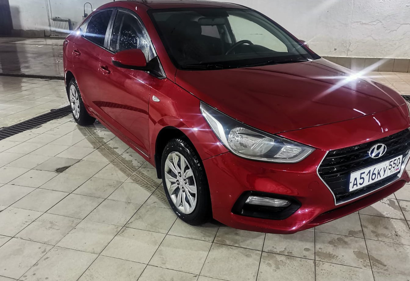 Аренда hyundai solaris эконом класса 2017 года в городе Москва Котельники от 2400 руб./сутки, передний привод, двигатель: бензин, объем 1.6 литров, ОСАГО (Впишу в полис), без водителя, недорого - RentRide