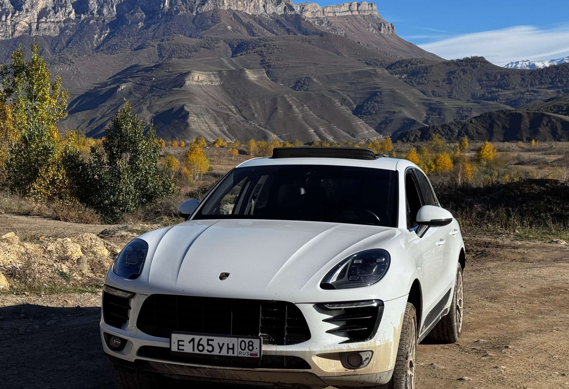 Аренда porsche macan премиум класса 2016 года в городе Москва Дмитровская от 12000 руб./сутки, полный привод, двигатель: бензин, объем 3 литра, каско (Мультидрайв), ОСАГО (Мультидрайв), без водителя, недорого, вид 3 - RentRide