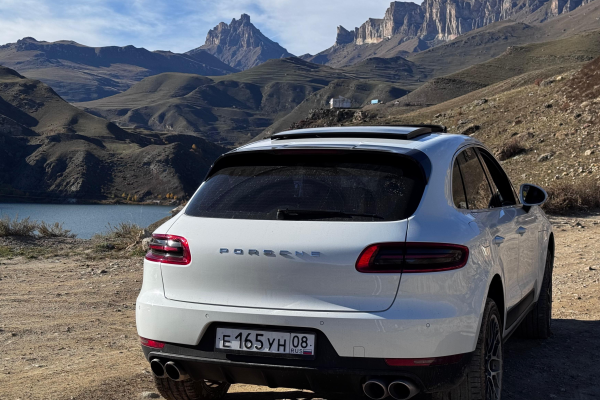 Прокат авто porsche macan премиум класса 2016 года в городе Москва Дмитровская от 12000 руб./сутки, полный привод, двигатель: бензин, объем 3 литра, каско (Мультидрайв), ОСАГО (Мультидрайв), без водителя, недорого - RentRide