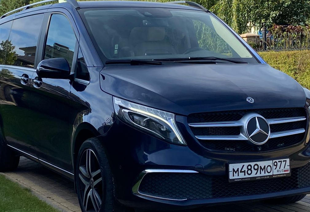 Аренда mercedes-benz v-klass бизнес класса 2021 года в городе Москва от 12800 руб./сутки, полный привод, двигатель: дизель, объем 2.1 литр, каско (Впишу в полис), ОСАГО (Впишу в полис), без водителя, недорого - RentRide