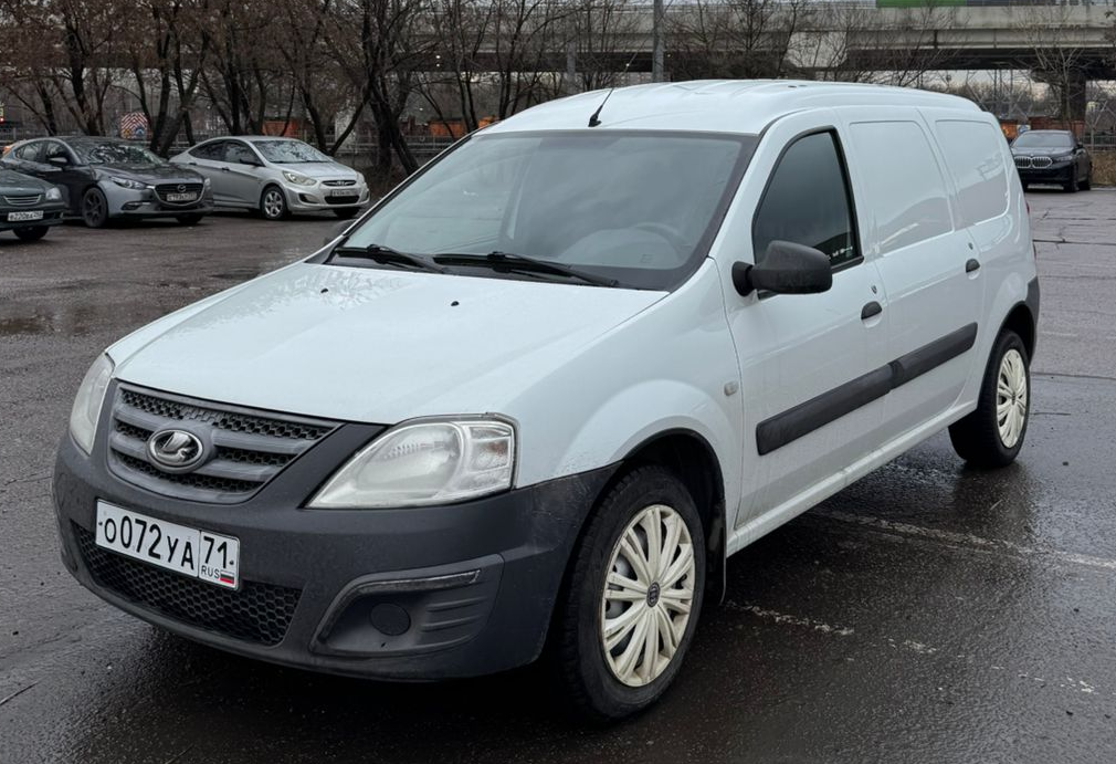 Аренда lada largus эконом класса 2019 года в городе Москва Новогиреево от 2000 руб./сутки, передний привод, двигатель: бензин, объем 1596 литров, ОСАГО (Мультидрайв), без водителя, недорого - RentRide