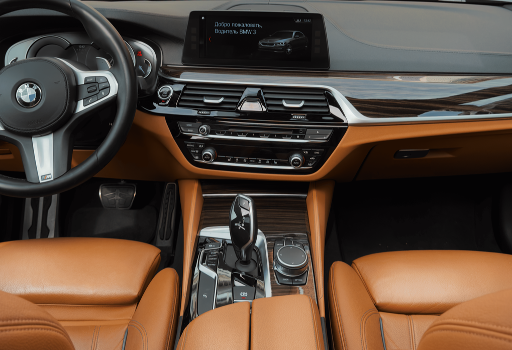 Аренда bmw 5-serii 2017 года в городе Москва ЦСКА от 10320 руб./сутки, задний привод, двигатель: бензин, объем 2 литра, ОСАГО (Мультидрайв), без водителя, недорого, вид 6 - RentRide