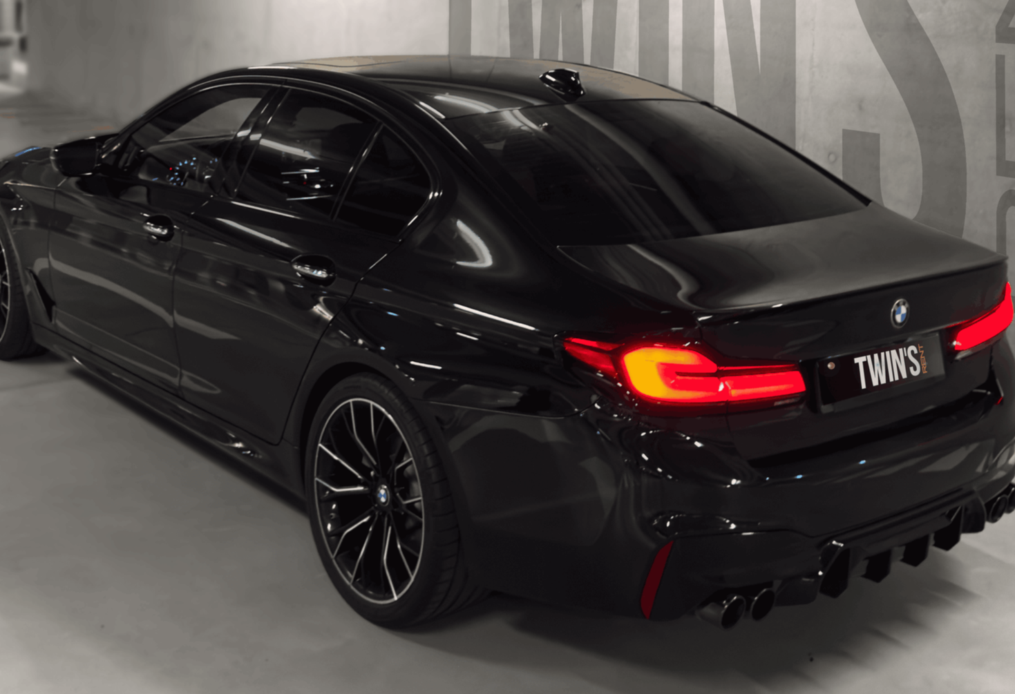 Аренда bmw 5-serii 2017 года в городе Москва ЦСКА от 10320 руб./сутки, задний привод, двигатель: бензин, объем 2 литра, ОСАГО (Мультидрайв), без водителя, недорого, вид 2 - RentRide