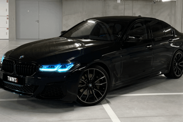 Прокат авто bmw 5-serii премиум класса 2017 года в городе Москва ЦСКА от 11120 руб./сутки, задний привод, двигатель: бензин, объем 2 литра, ОСАГО (Мультидрайв), без водителя, недорого - RentRide