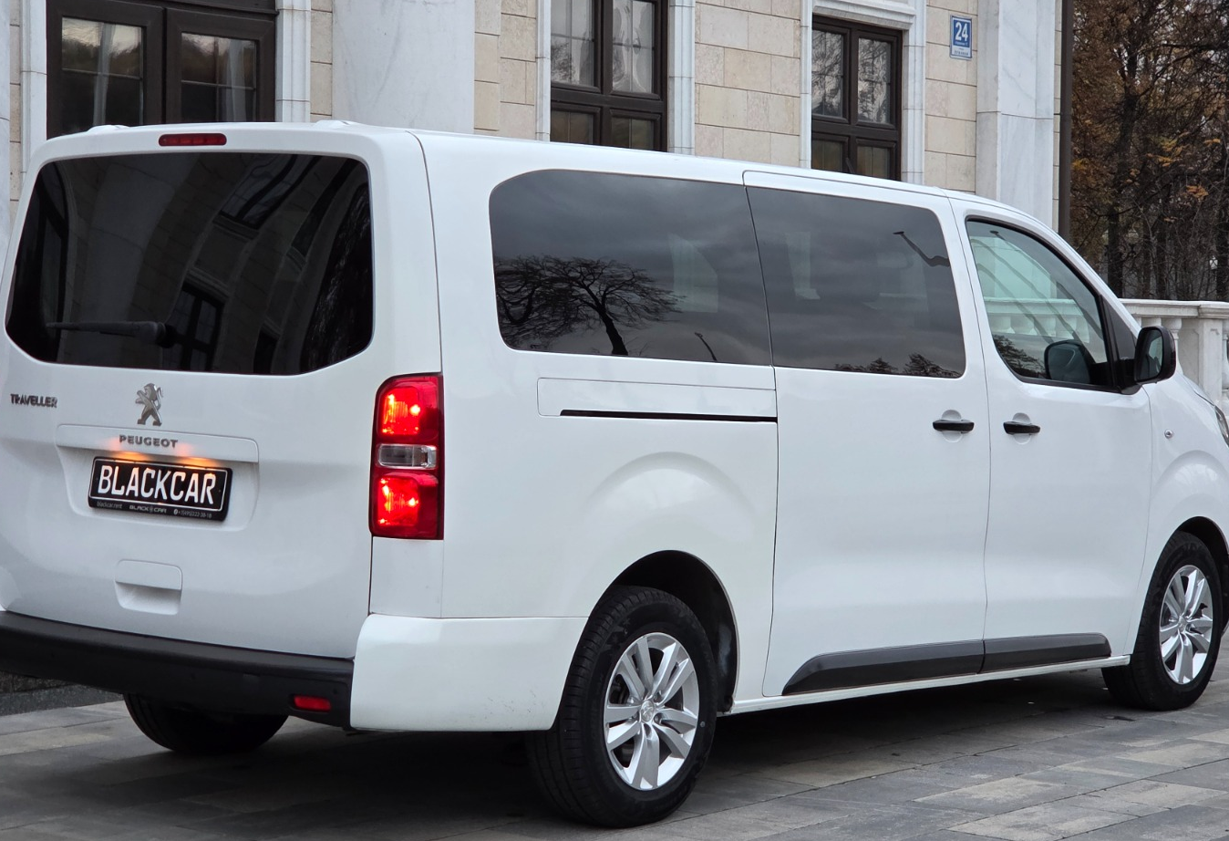 Аренда peugeot traveller 2021 года в городе Москва Киевская от 8360 руб./сутки, передний привод, двигатель: дизель, объем 2 литра, ОСАГО (Мультидрайв), без водителя, недорого, вид 3 - RentRide