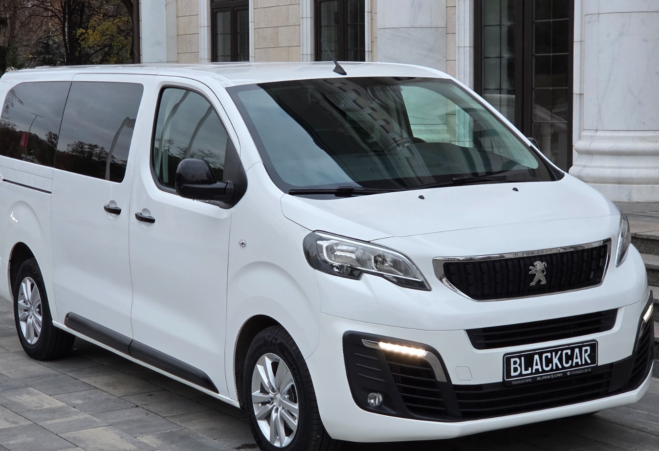 Аренда peugeot traveller 2021 года в городе Москва Киевская от 8360 руб./сутки, передний привод, двигатель: дизель, объем 2 литра, ОСАГО (Мультидрайв), без водителя, недорого - RentRide
