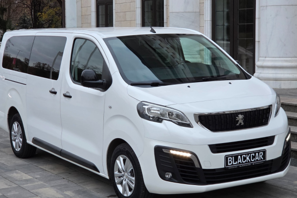 Прокат авто peugeot traveller 2021 года в городе Москва Киевская от 8360 руб./сутки, передний привод, двигатель: дизель, объем 2 литра, ОСАГО (Мультидрайв), без водителя, недорого - RentRide