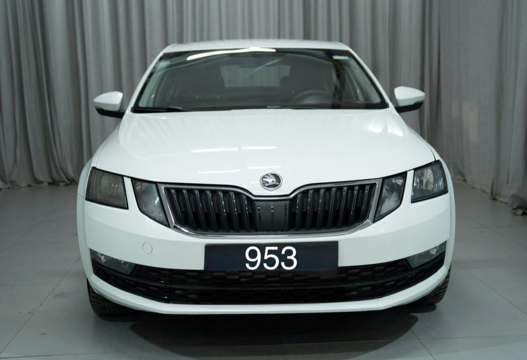 Аренда skoda octavia эконом класса 2020 года в городе Москва Яхромская от 2000 руб./сутки, передний привод, двигатель: бензин, объем 1.6 литров, ОСАГО (Мультидрайв), без водителя, недорого - RentRide