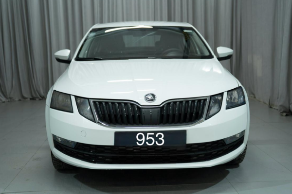 Прокат авто skoda octavia эконом класса 2020 года в городе Москва Яхромская от 2000 руб./сутки, передний привод, двигатель: бензин, объем 1.6 литров, ОСАГО (Мультидрайв), без водителя, недорого - RentRide