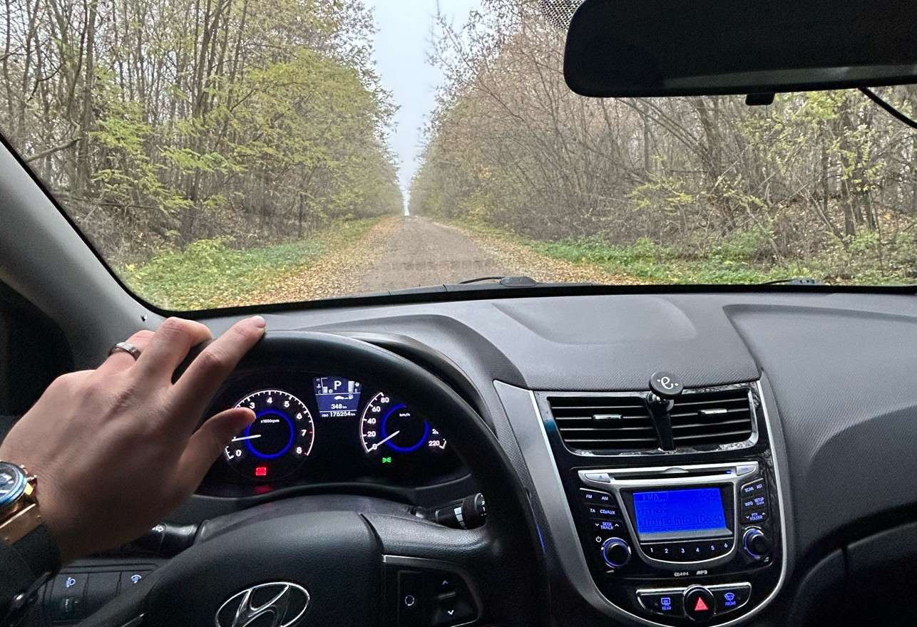 Аренда hyundai solaris эконом класса 2013 года в городе Москва Алтуфьево от 1680 руб./сутки, передний привод, двигатель: бензин, объем 1.6 литров, ОСАГО (Впишу в полис), без водителя, недорого, вид 3 - RentRide