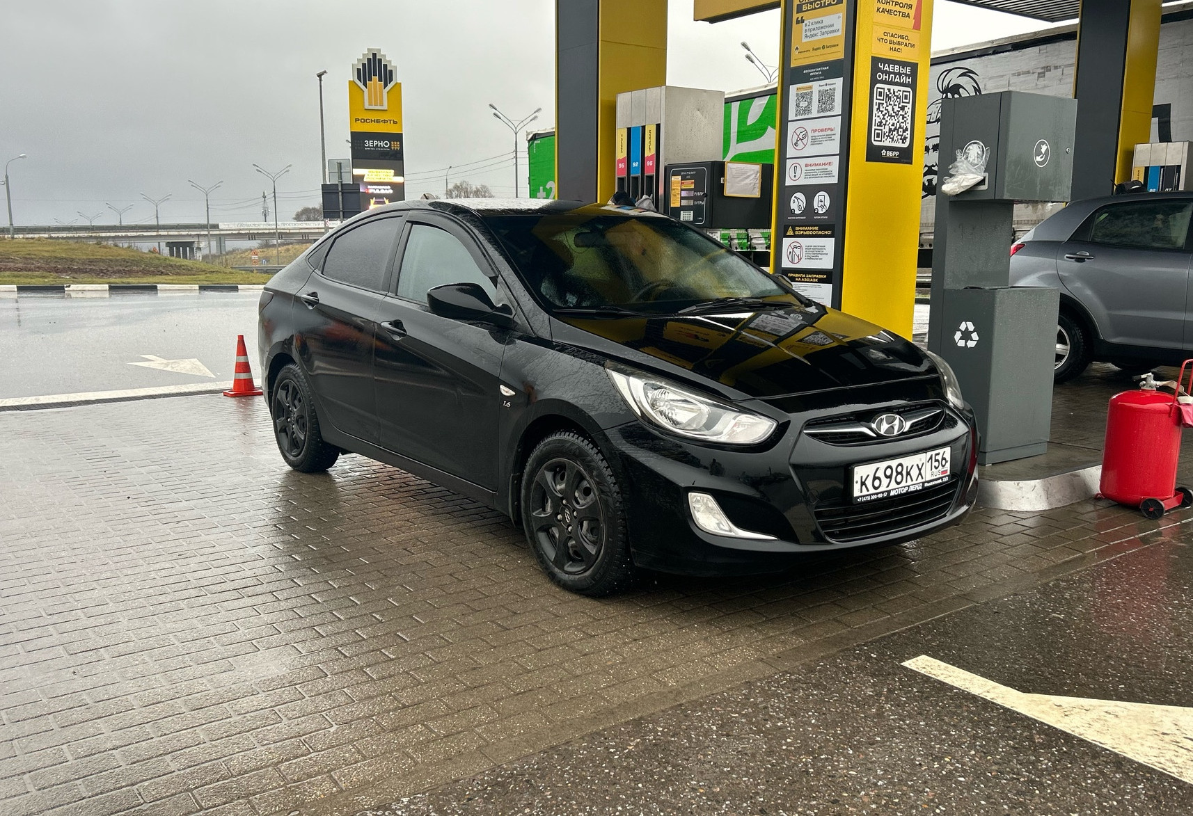 Аренда hyundai solaris эконом класса 2013 года в городе Москва Алтуфьево от 1200 руб./сутки, передний привод, двигатель: бензин, объем 1.6 литров, ОСАГО (Впишу в полис), без водителя, недорого, вид 4 - RentRide