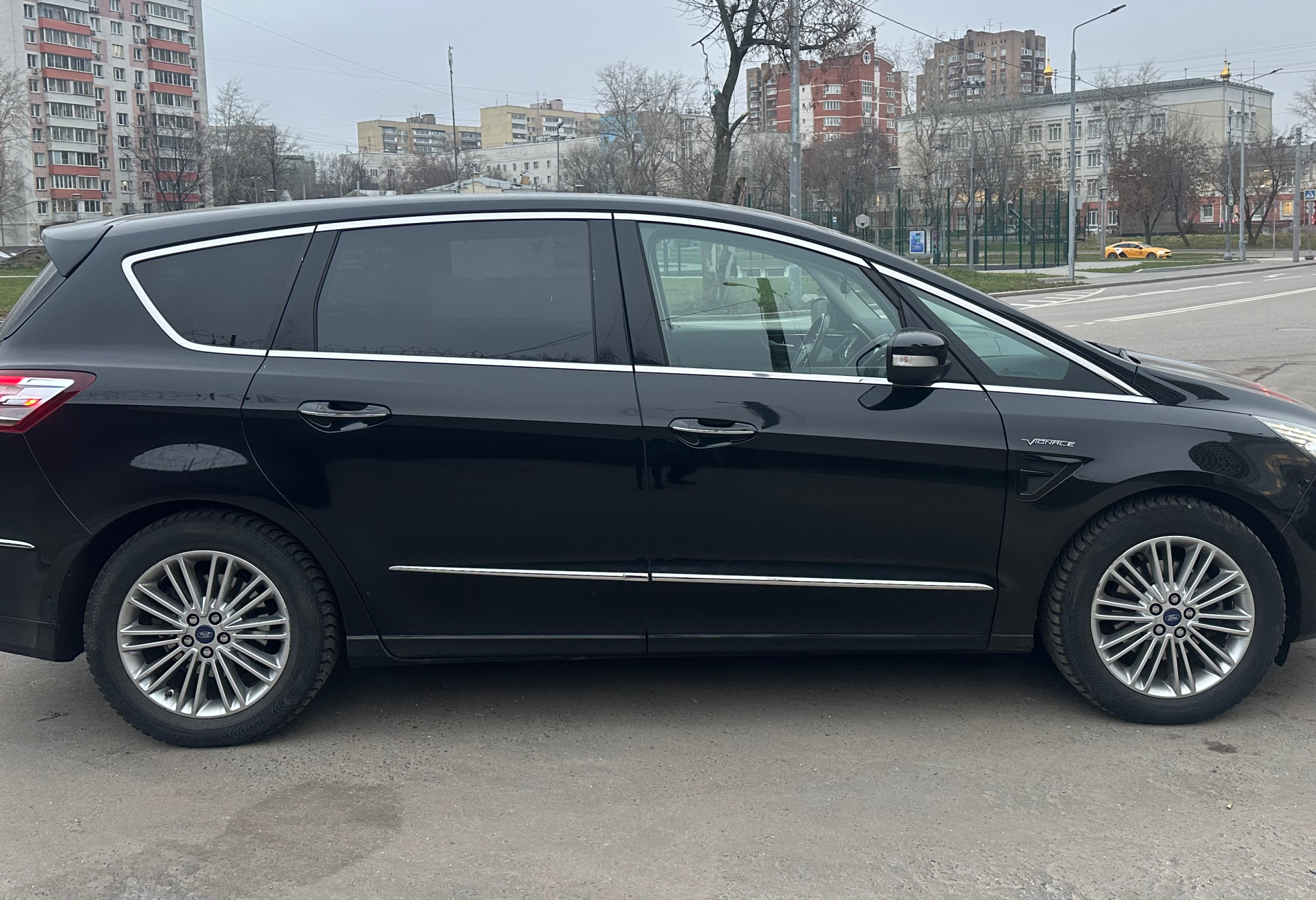 Аренда ford s-max 2018 года в городе Москва Бульвар Рокоссовского от 4000 руб./сутки, передний привод, двигатель: дизель, объем 2 литра, каско (Мультидрайв), ОСАГО (Впишу в полис), без водителя, недорого, вид 2 - RentRide