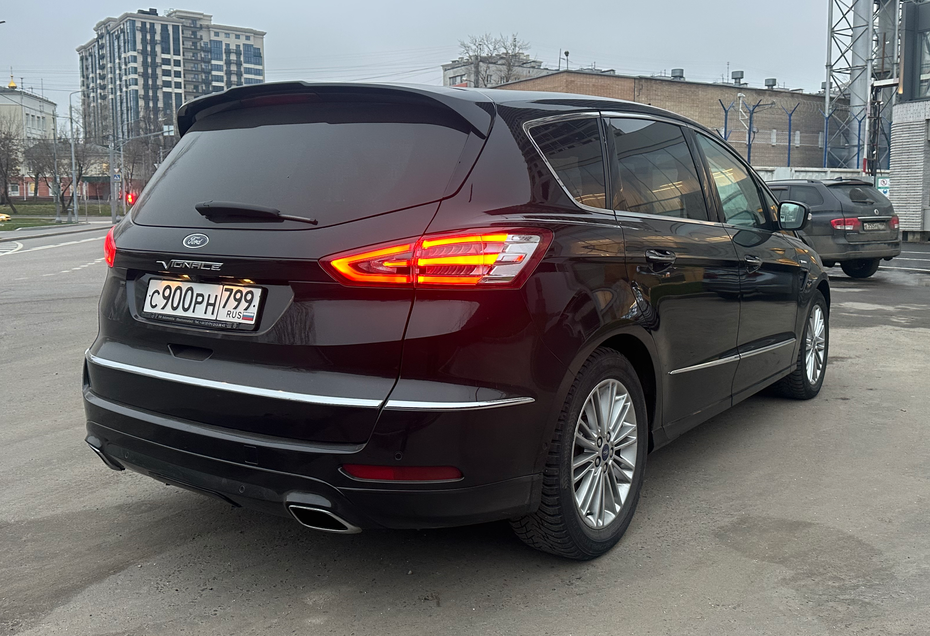 Аренда ford s-max 2018 года в городе Москва Бульвар Рокоссовского от 4000 руб./сутки, передний привод, двигатель: дизель, объем 2 литра, каско (Мультидрайв), ОСАГО (Впишу в полис), без водителя, недорого, вид 6 - RentRide