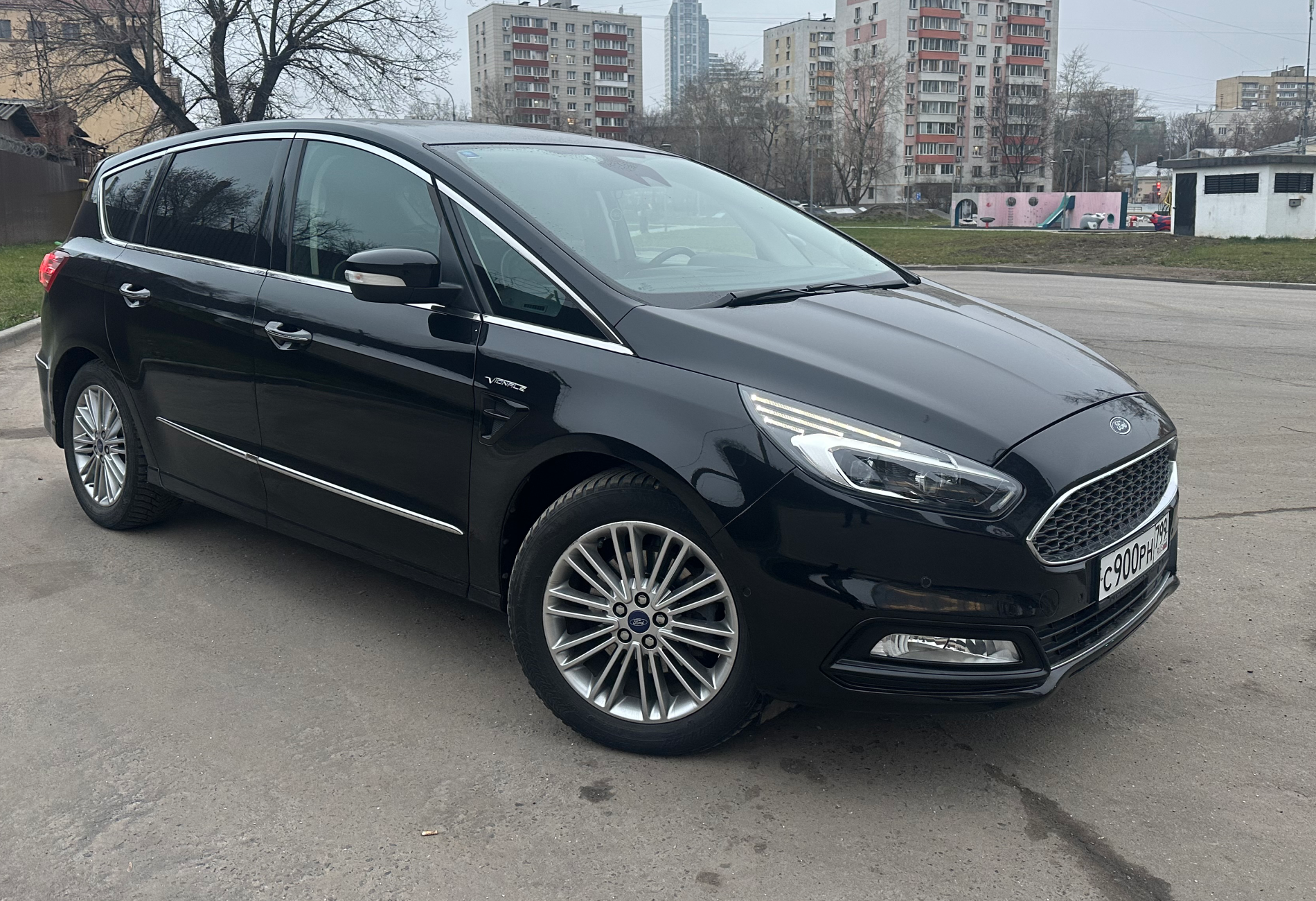Аренда ford s-max 2018 года в городе Москва Бульвар Рокоссовского от 4000 руб./сутки, передний привод, двигатель: дизель, объем 2 литра, каско (Мультидрайв), ОСАГО (Впишу в полис), без водителя, недорого - RentRide