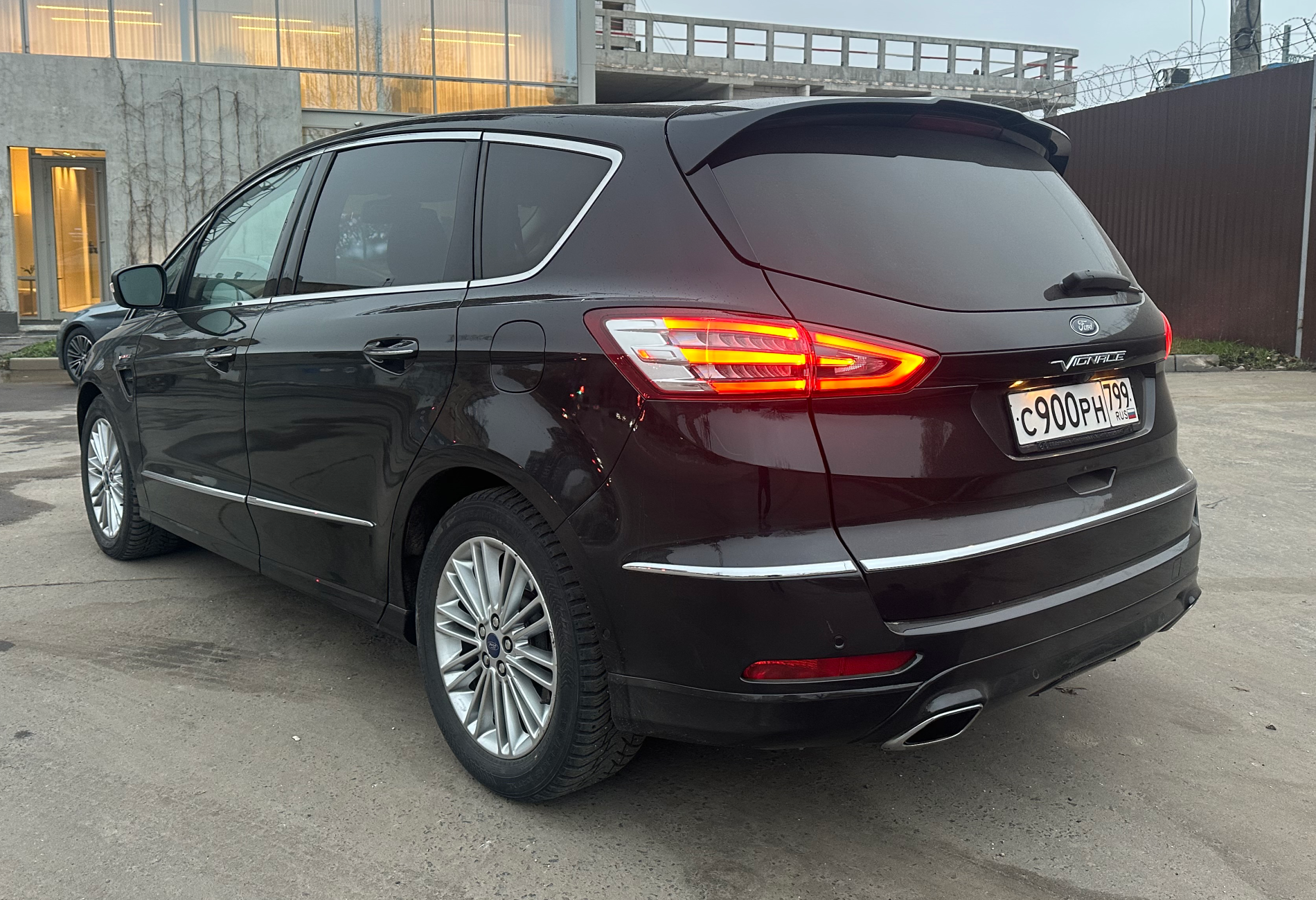 Аренда ford s-max 2018 года в городе Москва Бульвар Рокоссовского от 4000 руб./сутки, передний привод, двигатель: дизель, объем 2 литра, каско (Мультидрайв), ОСАГО (Впишу в полис), без водителя, недорого, вид 5 - RentRide