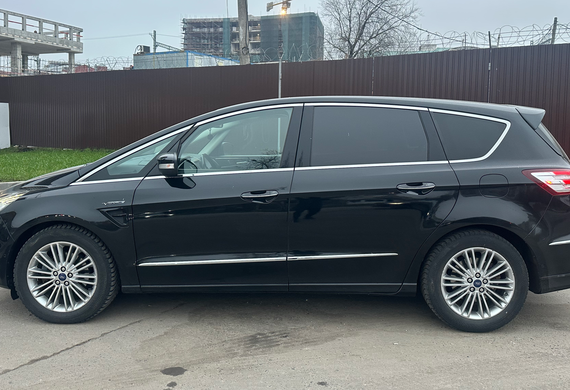 Аренда ford s-max 2018 года в городе Москва Бульвар Рокоссовского от 4000 руб./сутки, передний привод, двигатель: дизель, объем 2 литра, каско (Мультидрайв), ОСАГО (Впишу в полис), без водителя, недорого, вид 3 - RentRide