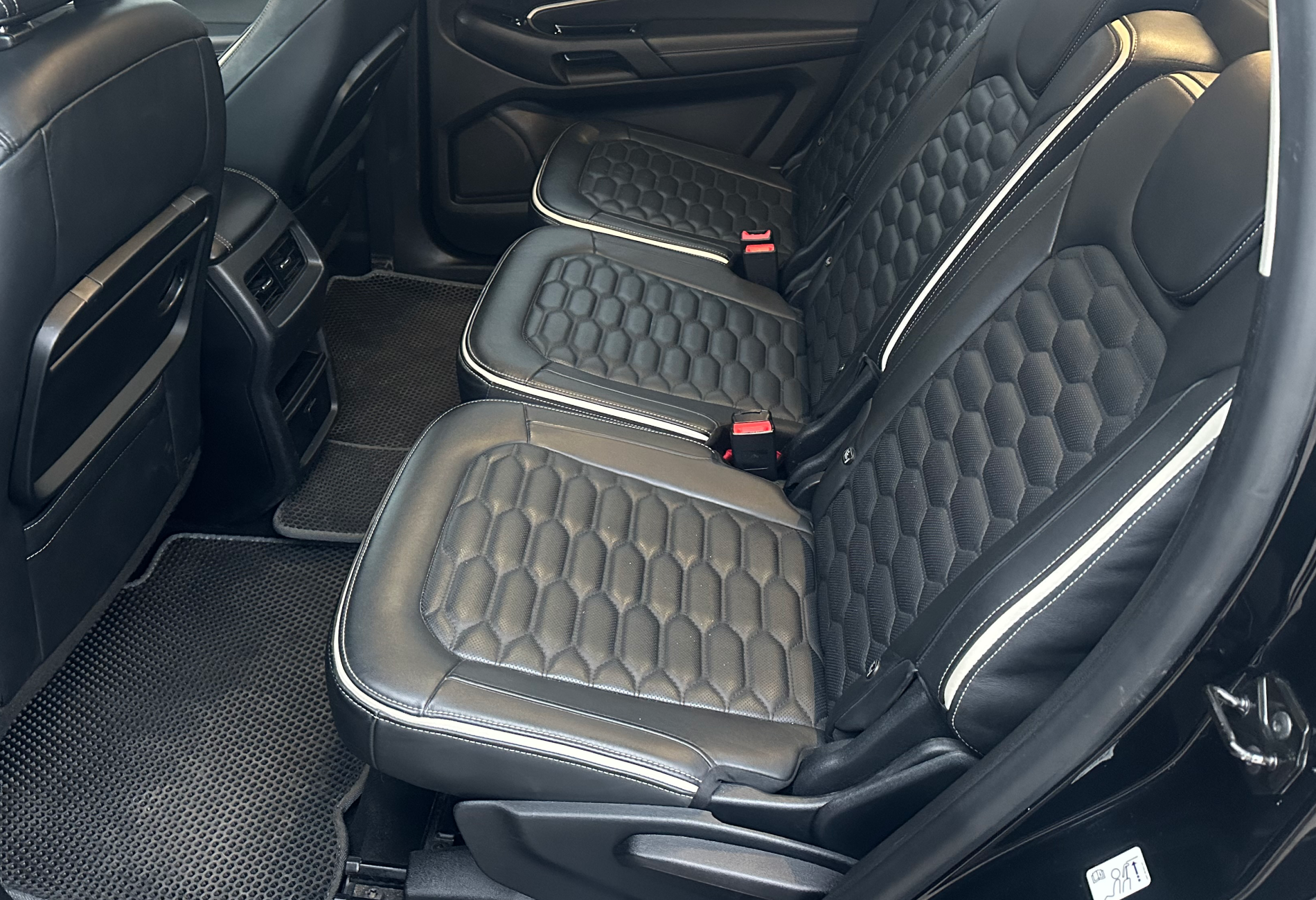 Аренда ford s-max 2018 года в городе Москва Бульвар Рокоссовского от 4000 руб./сутки, передний привод, двигатель: дизель, объем 2 литра, каско (Мультидрайв), ОСАГО (Впишу в полис), без водителя, недорого, вид 8 - RentRide