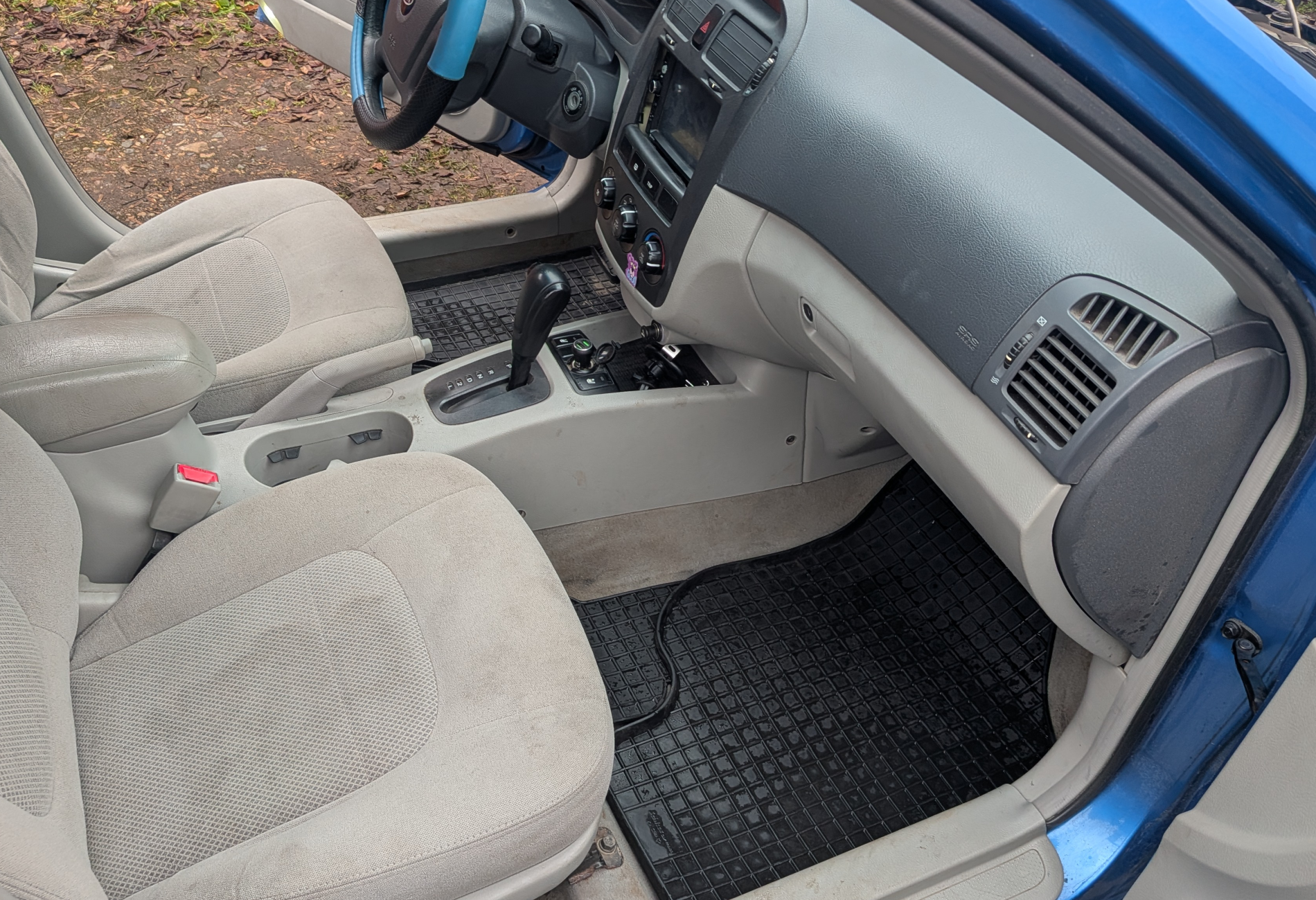 Аренда kia cerato эконом класса 2005 года в городе Москва Крылатское от 1520 руб./сутки, передний привод, двигатель: бензин, объем 1.6 литров, ОСАГО (Впишу в полис), без водителя, недорого, вид 7 - RentRide