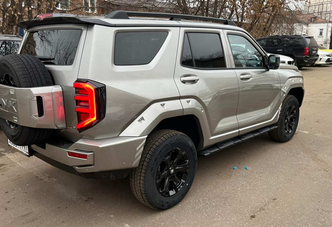 Аренда tank 500 бизнес класса 2025 года в городе Москва Бауманская от 5900 руб./сутки, полный привод, двигатель: бензин, объем 245 литров, ОСАГО (Впишу в полис), без водителя, недорого, вид 2 - RentRide