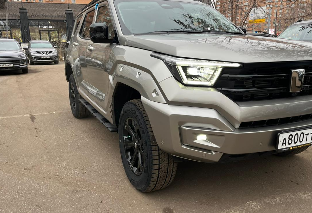 Аренда tank 500 бизнес класса 2025 года в городе Москва Бауманская от 5900 руб./сутки, полный привод, двигатель: бензин, объем 245 литров, ОСАГО (Впишу в полис), без водителя, недорого - RentRide