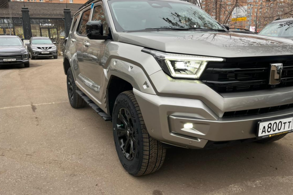 Прокат авто tank 500 бизнес класса 2025 года в городе Москва Бауманская от 5900 руб./сутки, полный привод, двигатель: бензин, объем 245 литров, ОСАГО (Впишу в полис), без водителя, недорого - RentRide