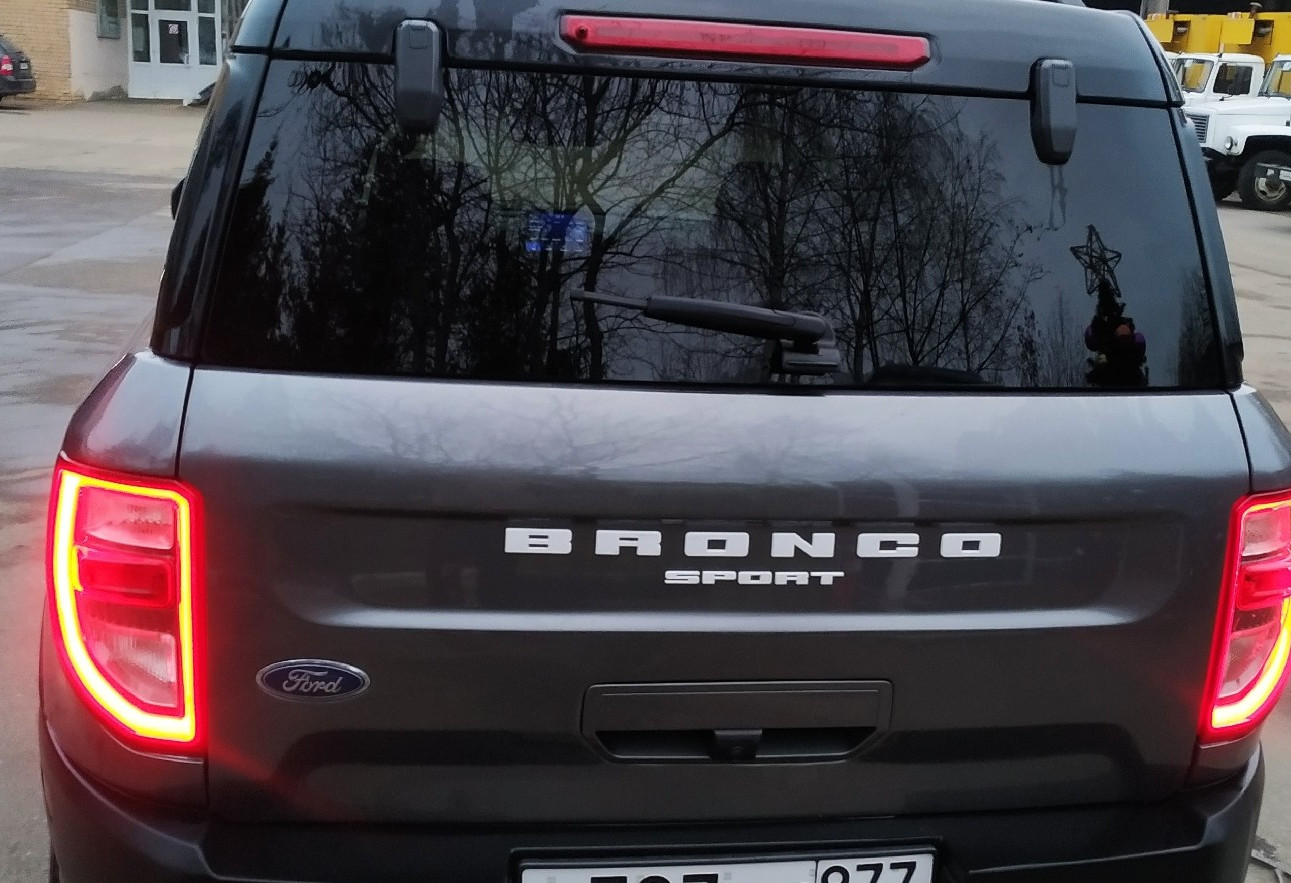 Аренда ford bronco комфорт класса 2021 года в городе Москва Нагорная от 6320 руб./сутки, полный привод, двигатель: бензин, объем 1.5 литров, ОСАГО (Мультидрайв), без водителя, недорого, вид 5 - RentRide
