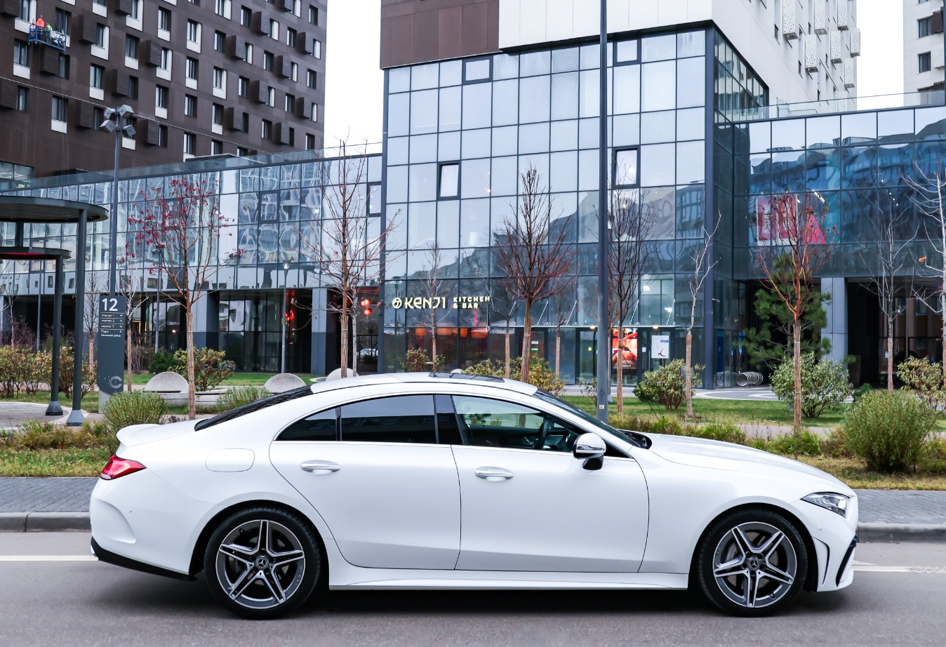 Аренда mercedes-benz cls премиум класса 2021 года в городе Москва Авиамоторная от 14320 руб./сутки, полный привод, двигатель: дизель, объем 2 литра, каско (Мультидрайв), ОСАГО (Мультидрайв), без водителя, недорого, вид 2 - RentRide
