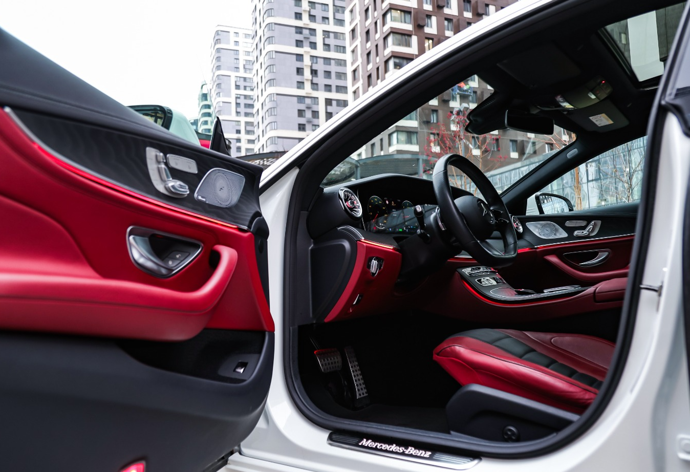 Аренда mercedes-benz cls премиум класса 2021 года в городе Москва Авиамоторная от 14320 руб./сутки, полный привод, двигатель: дизель, объем 2 литра, каско (Мультидрайв), ОСАГО (Мультидрайв), без водителя, недорого, вид 4 - RentRide