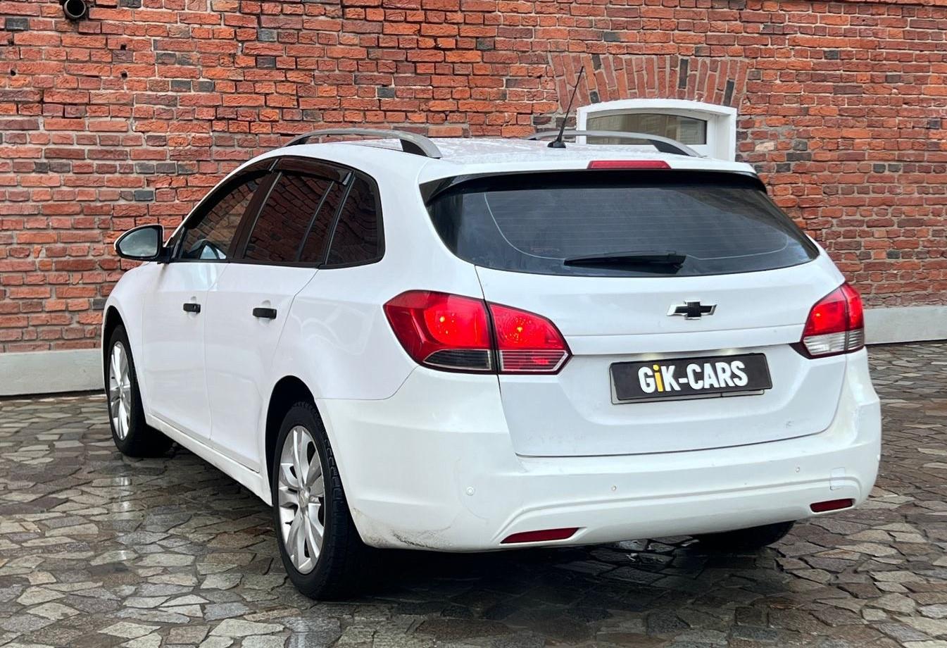 Аренда chevrolet cruze эконом класса 2014 года в городе Москва Нагорная от 1990 руб./сутки, передний привод, двигатель: бензин, объем 1.6 литров, ОСАГО (Впишу в полис), без водителя, недорого, вид 3 - RentRide