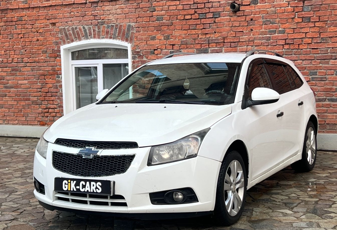 Аренда chevrolet cruze эконом класса 2014 года в городе Москва Нагорная от 1990 руб./сутки, передний привод, двигатель: бензин, объем 1.6 литров, ОСАГО (Впишу в полис), без водителя, недорого - RentRide