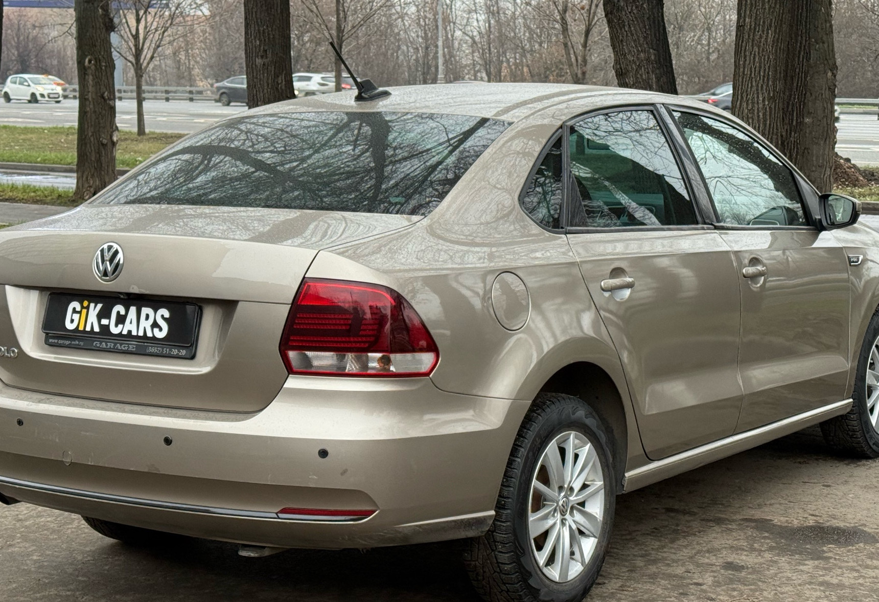 Аренда volkswagen polo эконом класса 2019 года в городе Москва Нагорная от 1990 руб./сутки, передний привод, двигатель: газ, объем 1.6 литров, ОСАГО (Впишу в полис), без водителя, недорого, вид 5 - RentRide