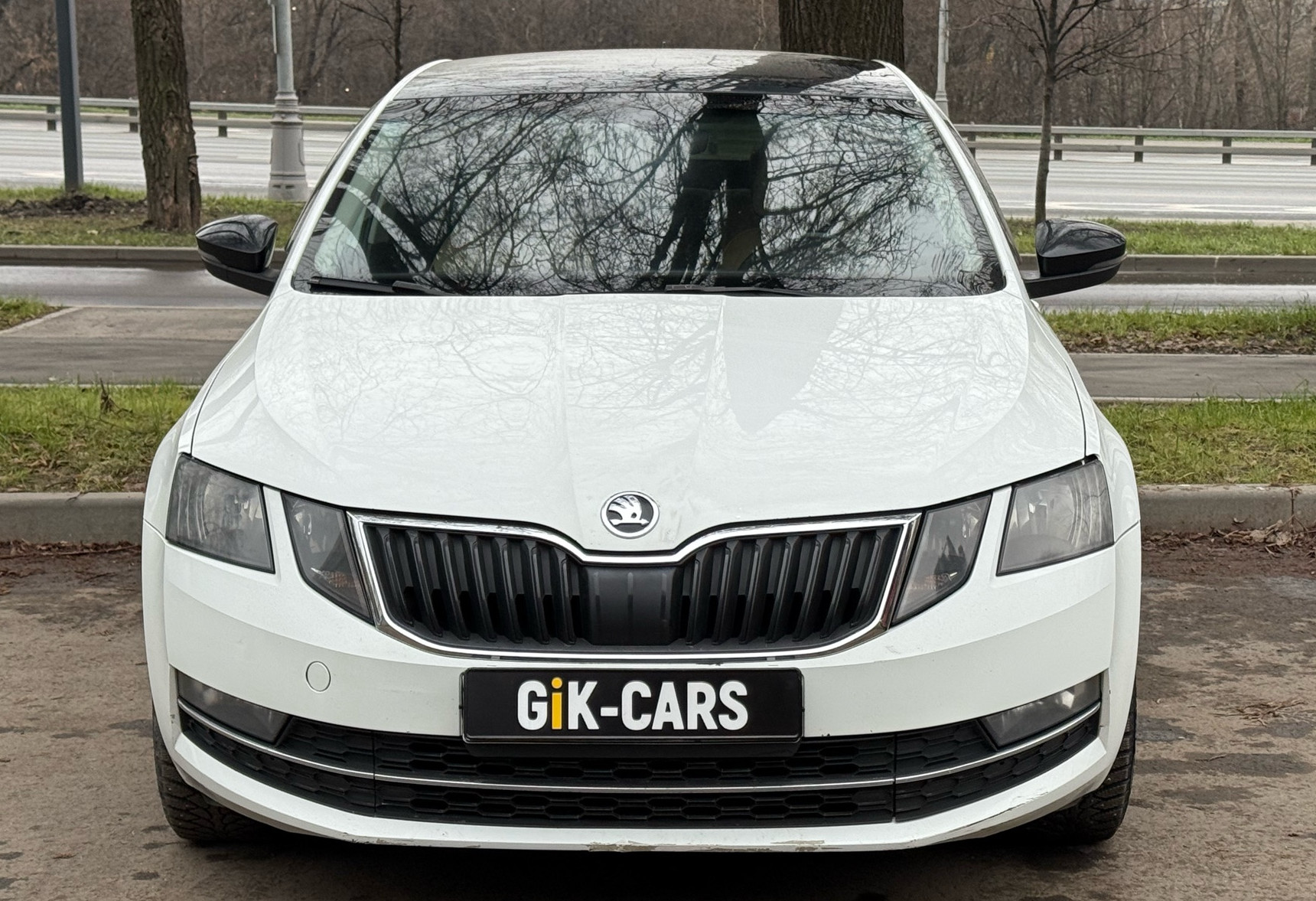 Аренда skoda octavia эконом класса 2017 года в городе Москва Нагорная от 2490 руб./сутки, передний привод, двигатель: бензин, объем 1.6 литров, ОСАГО (Впишу в полис), без водителя, недорого, вид 2 - RentRide