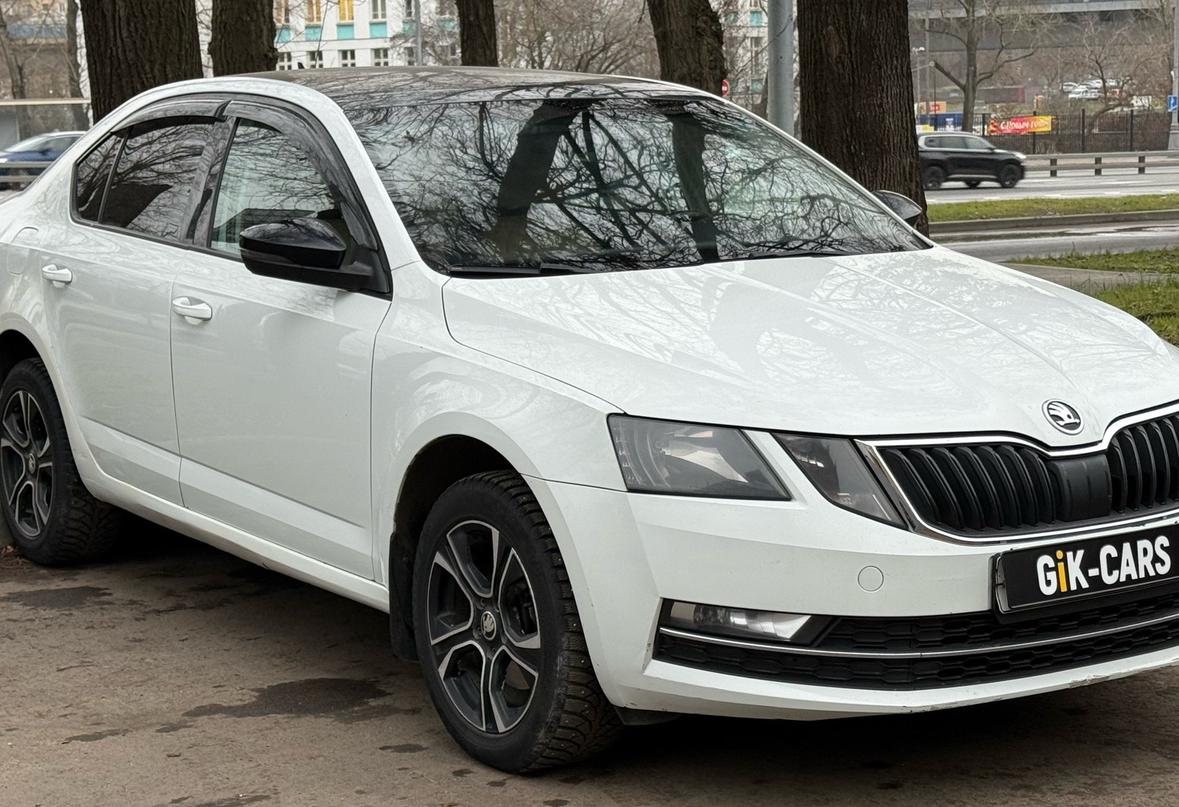Аренда skoda octavia эконом класса 2017 года в городе Москва Нагорная от 2490 руб./сутки, передний привод, двигатель: бензин, объем 1.6 литров, ОСАГО (Впишу в полис), без водителя, недорого, вид 3 - RentRide