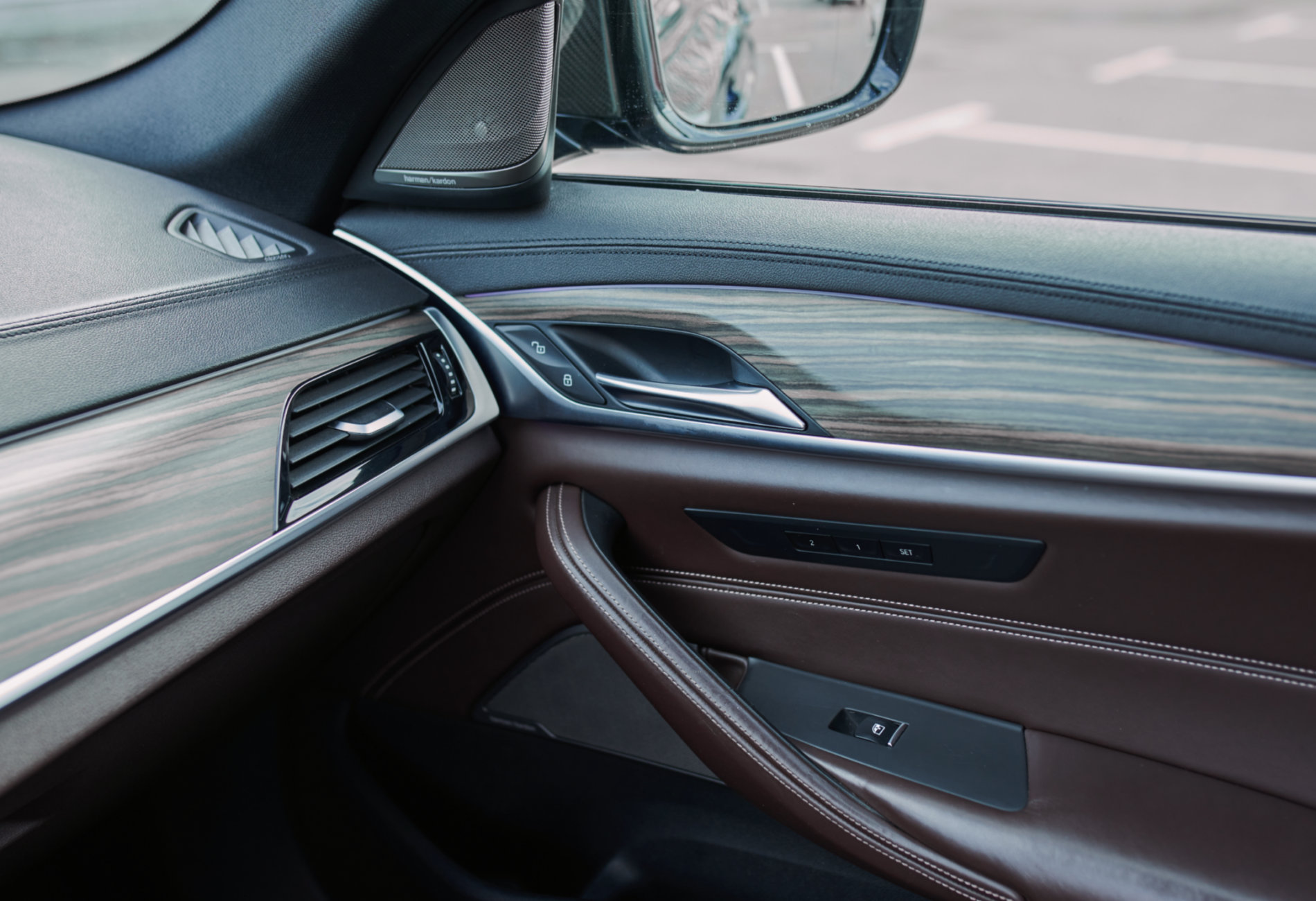 Аренда bmw 5-serii премиум класса 2019 года в городе Москва Университет от 9000 руб./сутки, полный привод, двигатель: дизель, объем 3 литра, ОСАГО (Мультидрайв), без водителя, недорого, вид 7 - RentRide