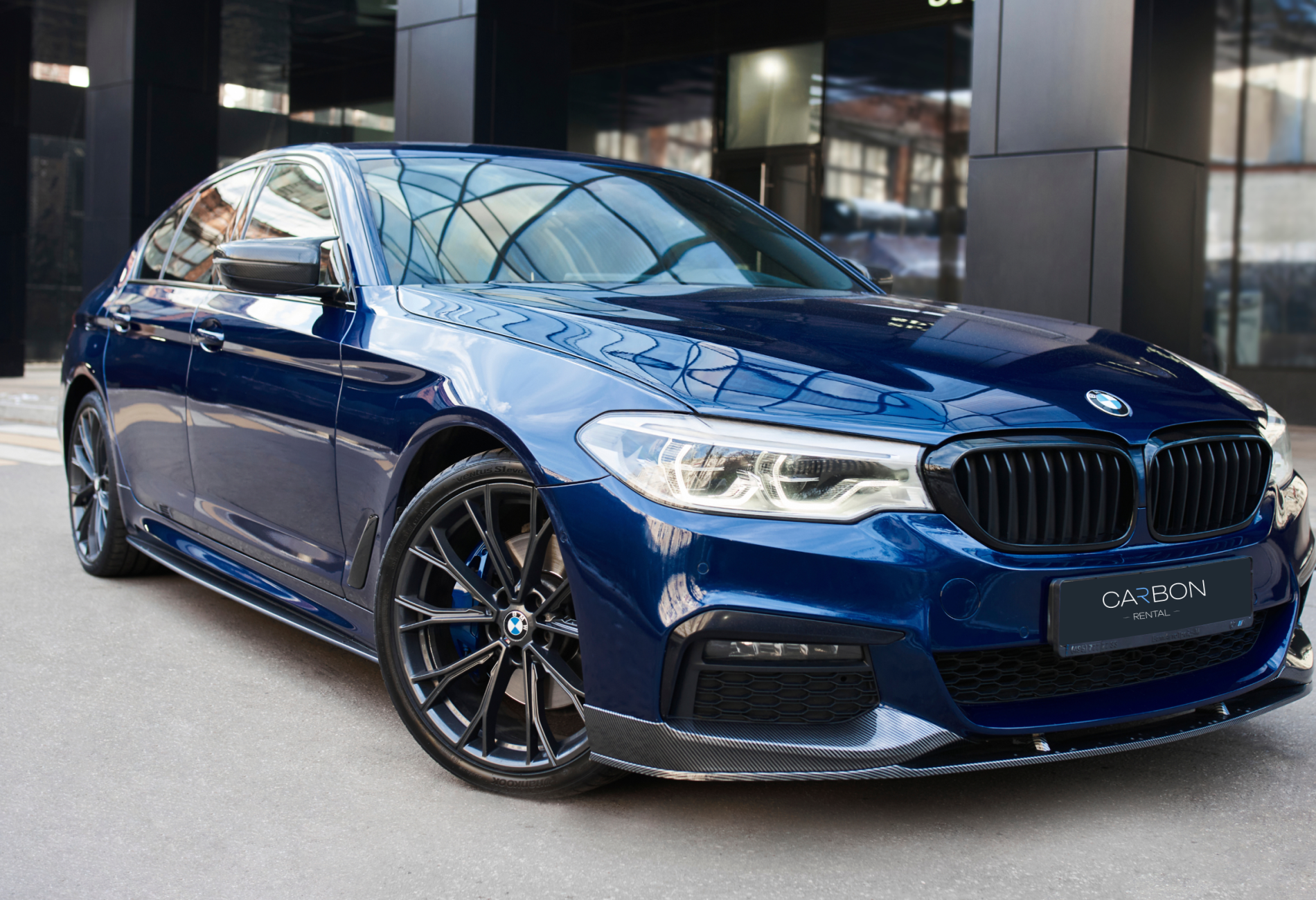 Аренда bmw 5-serii премиум класса 2019 года в городе Москва Университет от 9000 руб./сутки, полный привод, двигатель: дизель, объем 3 литра, ОСАГО (Мультидрайв), без водителя, недорого - RentRide