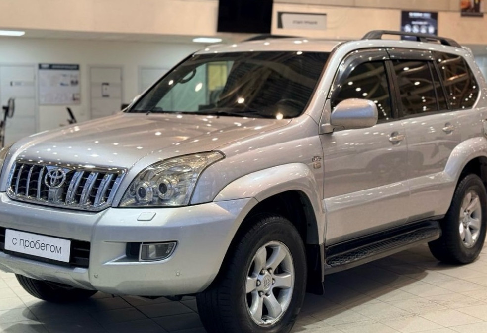 Аренда toyota land-cruiser бизнес класса 2007 года в городе Москва Москва-Сити от 7600 руб./сутки, полный привод, двигатель: бензин, объем 4 литра, ОСАГО (Мультидрайв), без водителя, недорого - RentRide