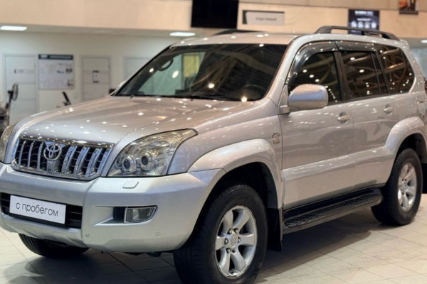 Прокат авто toyota land-cruiser бизнес класса 2007 года в городе Москва Москва-Сити от 7600 руб./сутки, полный привод, двигатель: бензин, объем 4 литра, ОСАГО (Мультидрайв), без водителя, недорого - RentRide