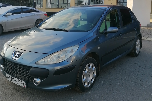Прокат авто peugeot 307 эконом класса 2007 года в городе Уфа от 1200 руб./сутки, передний привод, двигатель: бензин, объем 1.6 литров, ОСАГО (Впишу в полис), без водителя, недорого - RentRide