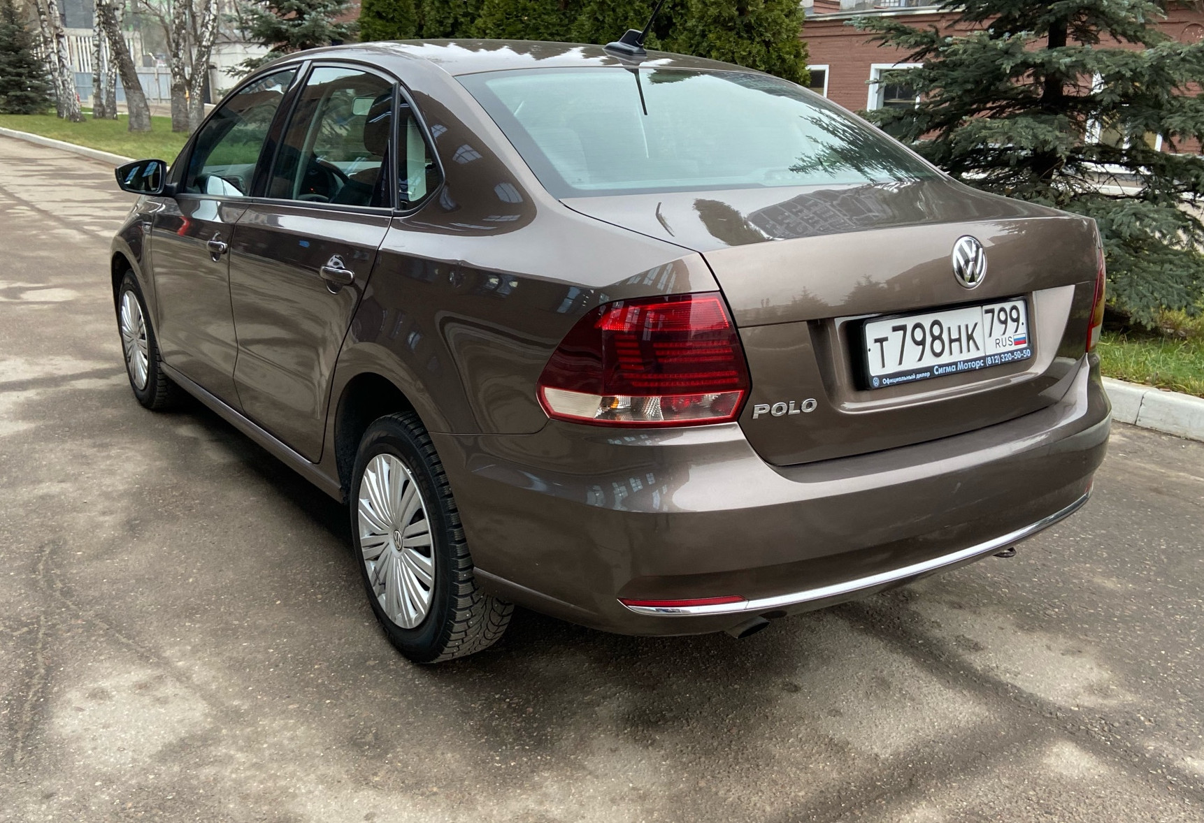 Аренда volkswagen polo эконом класса 2019 года в городе Москва Белорусская от 2490 руб./сутки, передний привод, двигатель: бензин, объем 1.6 литров, ОСАГО (Мультидрайв), без водителя, недорого, вид 3 - RentRide