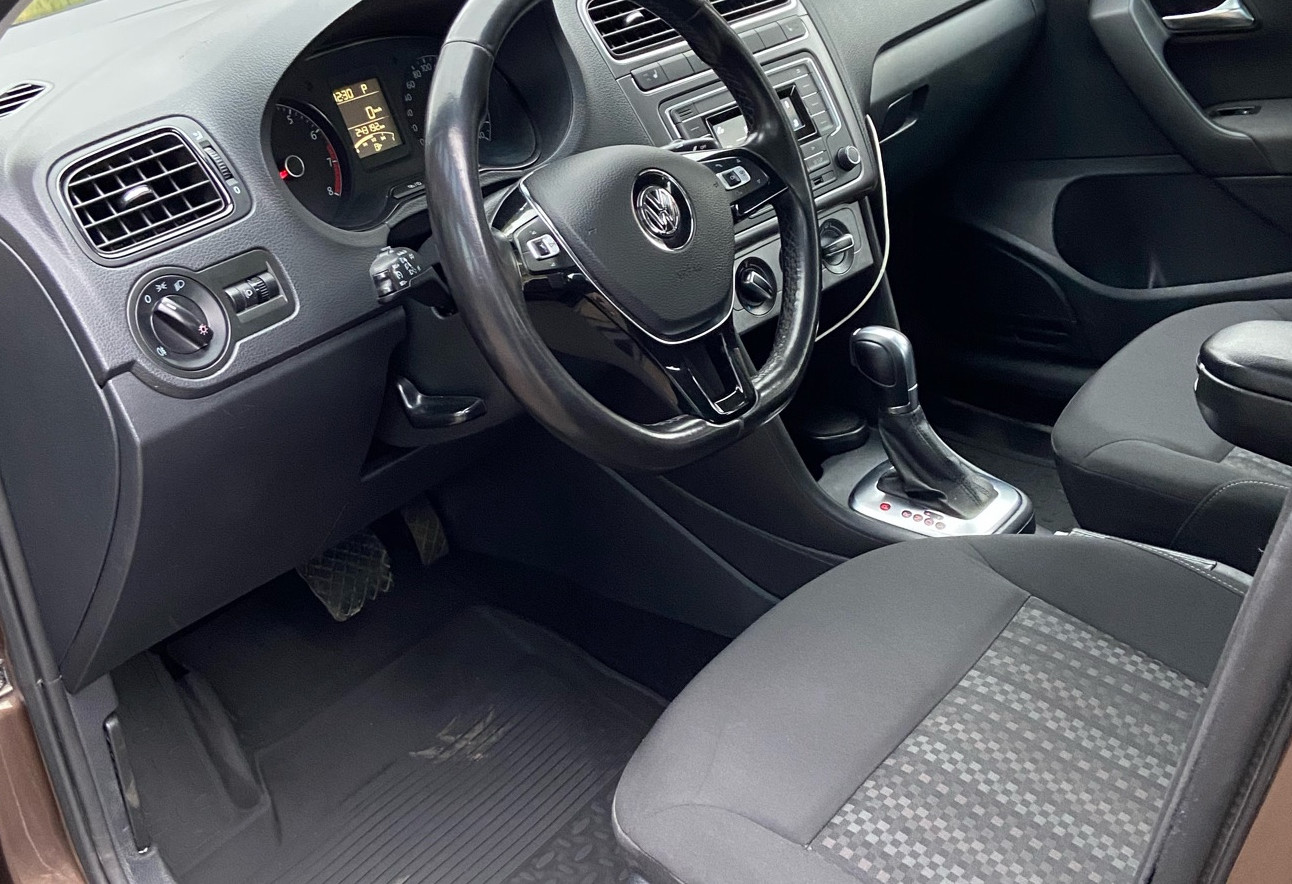 Аренда volkswagen polo эконом класса 2019 года в городе Москва Белорусская от 2490 руб./сутки, передний привод, двигатель: бензин, объем 1.6 литров, ОСАГО (Мультидрайв), без водителя, недорого, вид 10 - RentRide