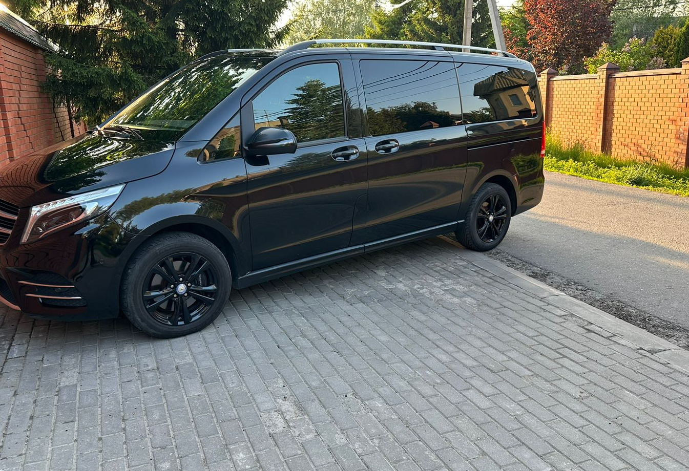 Аренда mercedes-benz v-klass 2018 года в городе Москва Новаторская от 10800 руб./сутки, полный привод, двигатель: дизель, объем 2.1 литр, ОСАГО (Мультидрайв), без водителя, недорого, вид 2 - RentRide