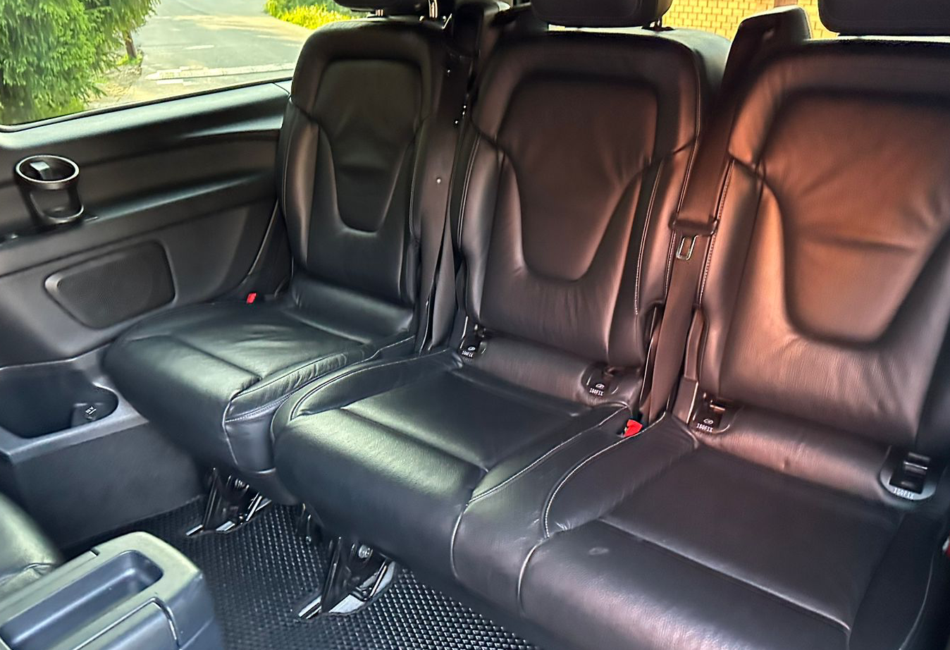 Аренда mercedes-benz v-klass 2018 года в городе Москва Новаторская от 10800 руб./сутки, полный привод, двигатель: дизель, объем 2.1 литр, ОСАГО (Мультидрайв), без водителя, недорого, вид 6 - RentRide