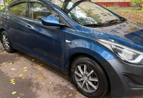 Аренда hyundai elantra эконом класса 2015 года в городе Москва от 2100 руб./сутки, передний привод, двигатель: бензин, объем 1.6 литров, ОСАГО (Впишу в полис), без водителя, недорого - RentRide