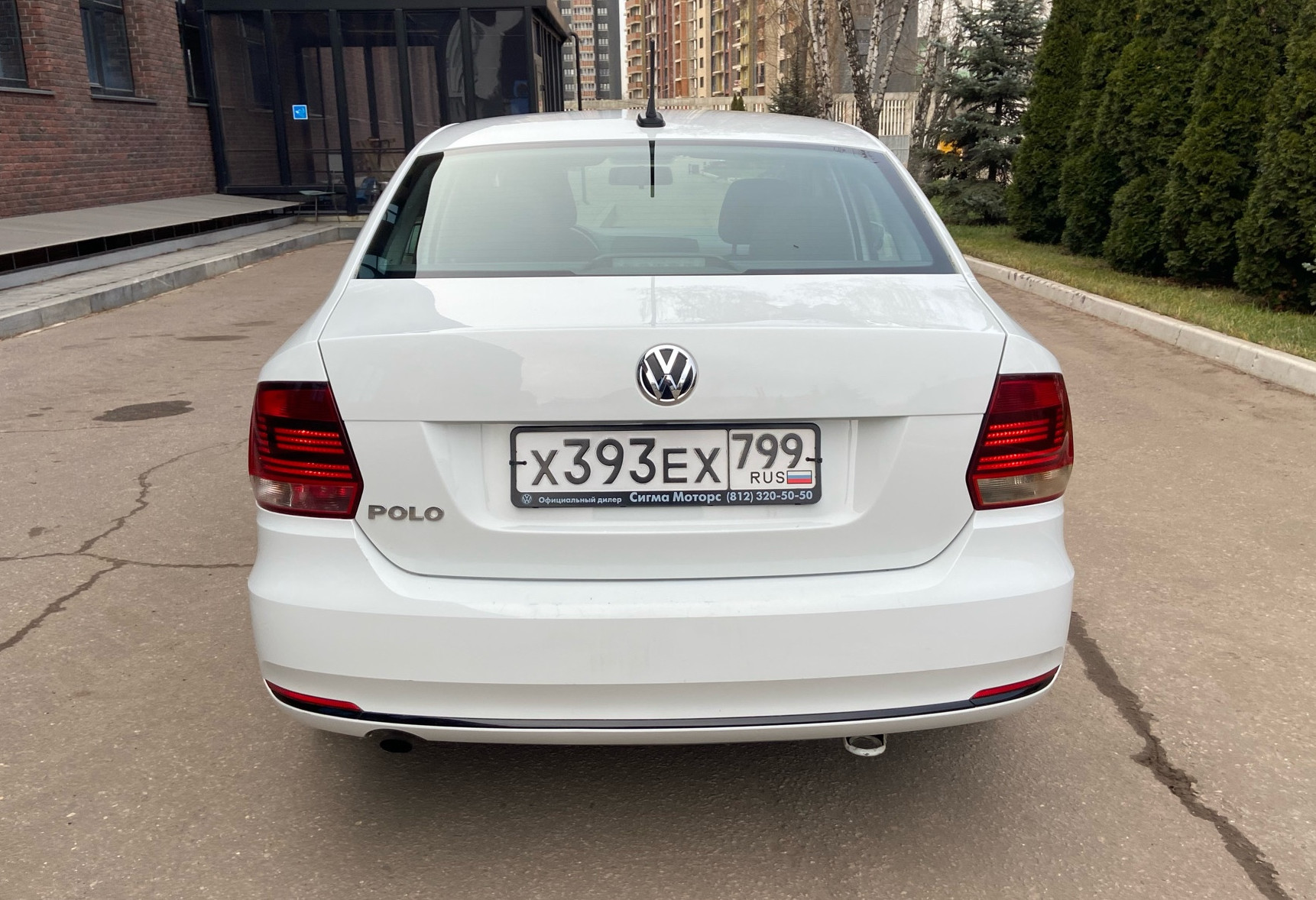 Аренда volkswagen polo эконом класса 2018 года в городе Москва Белорусская от 2450 руб./сутки, передний привод, двигатель: бензин, объем 1.6 литров, ОСАГО (Мультидрайв), без водителя, недорого, вид 6 - RentRide