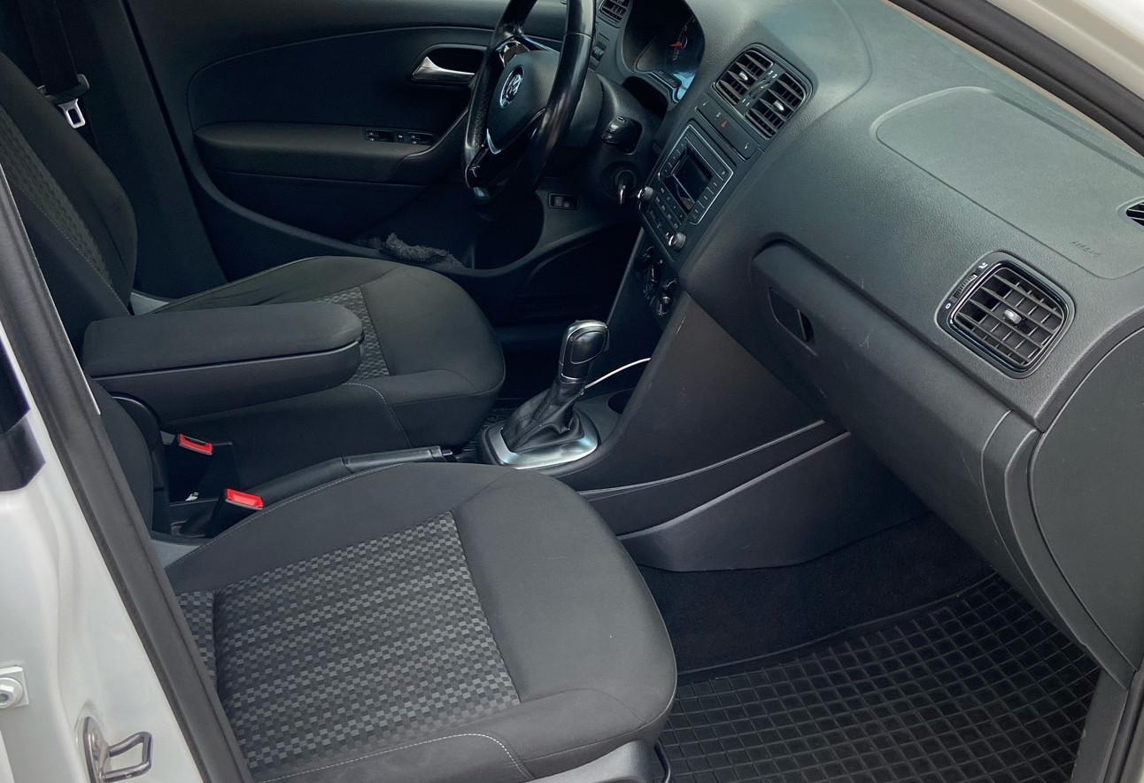 Аренда volkswagen polo эконом класса 2018 года в городе Москва Белорусская от 2450 руб./сутки, передний привод, двигатель: бензин, объем 1.6 литров, ОСАГО (Мультидрайв), без водителя, недорого, вид 9 - RentRide