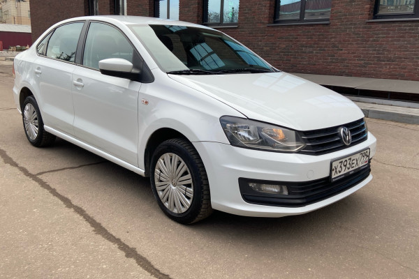 Прокат авто volkswagen polo эконом класса 2018 года в городе Москва Белорусская от 2450 руб./сутки, передний привод, двигатель: бензин, объем 1.6 литров, ОСАГО (Мультидрайв), без водителя, недорого - RentRide