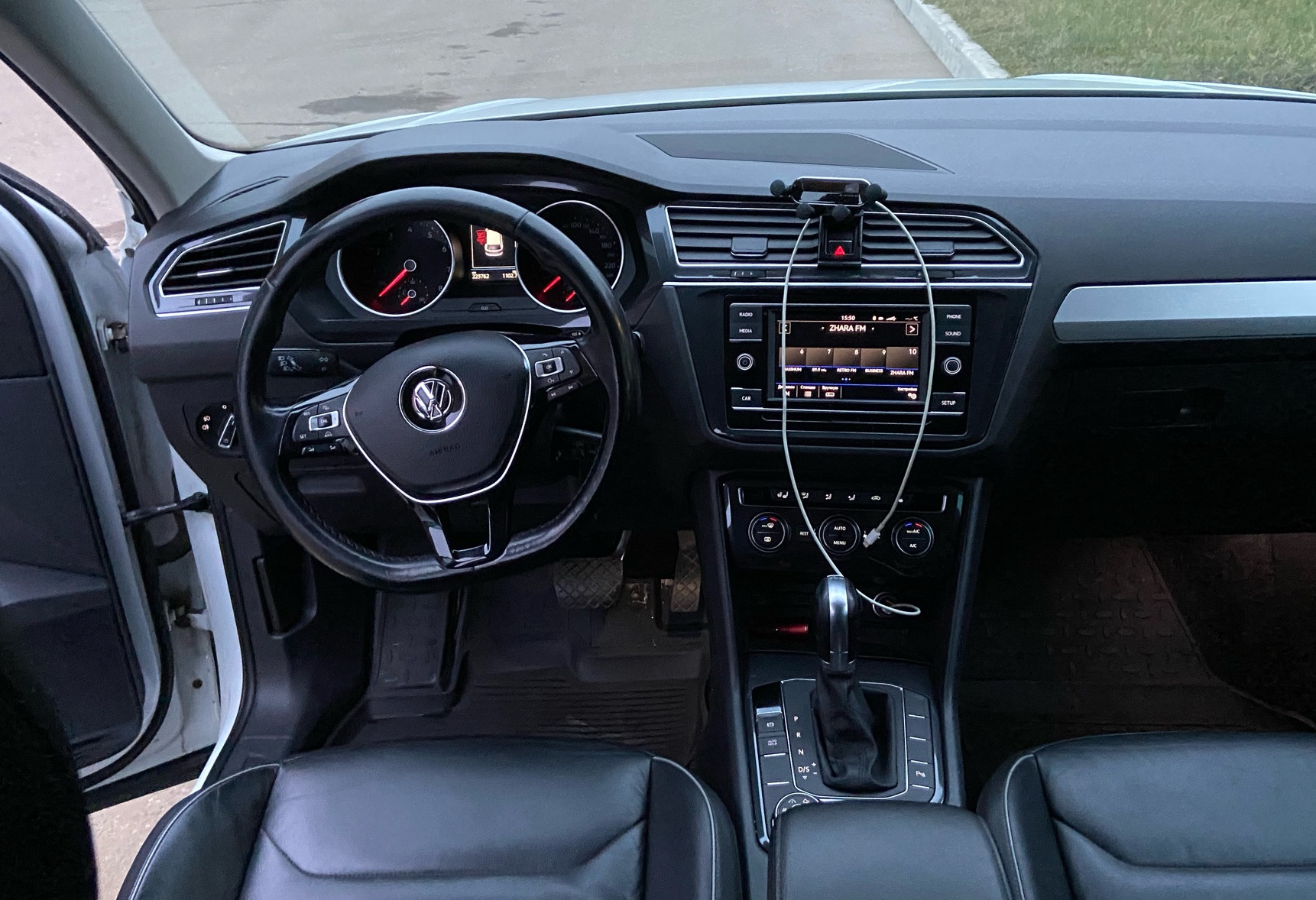 Аренда volkswagen tiguan комфорт класса 2018 года в городе Москва Белорусская от 5120 руб./сутки, полный привод, двигатель: бензин, объем 1.4 литра, ОСАГО (Мультидрайв), без водителя, недорого, вид 10 - RentRide