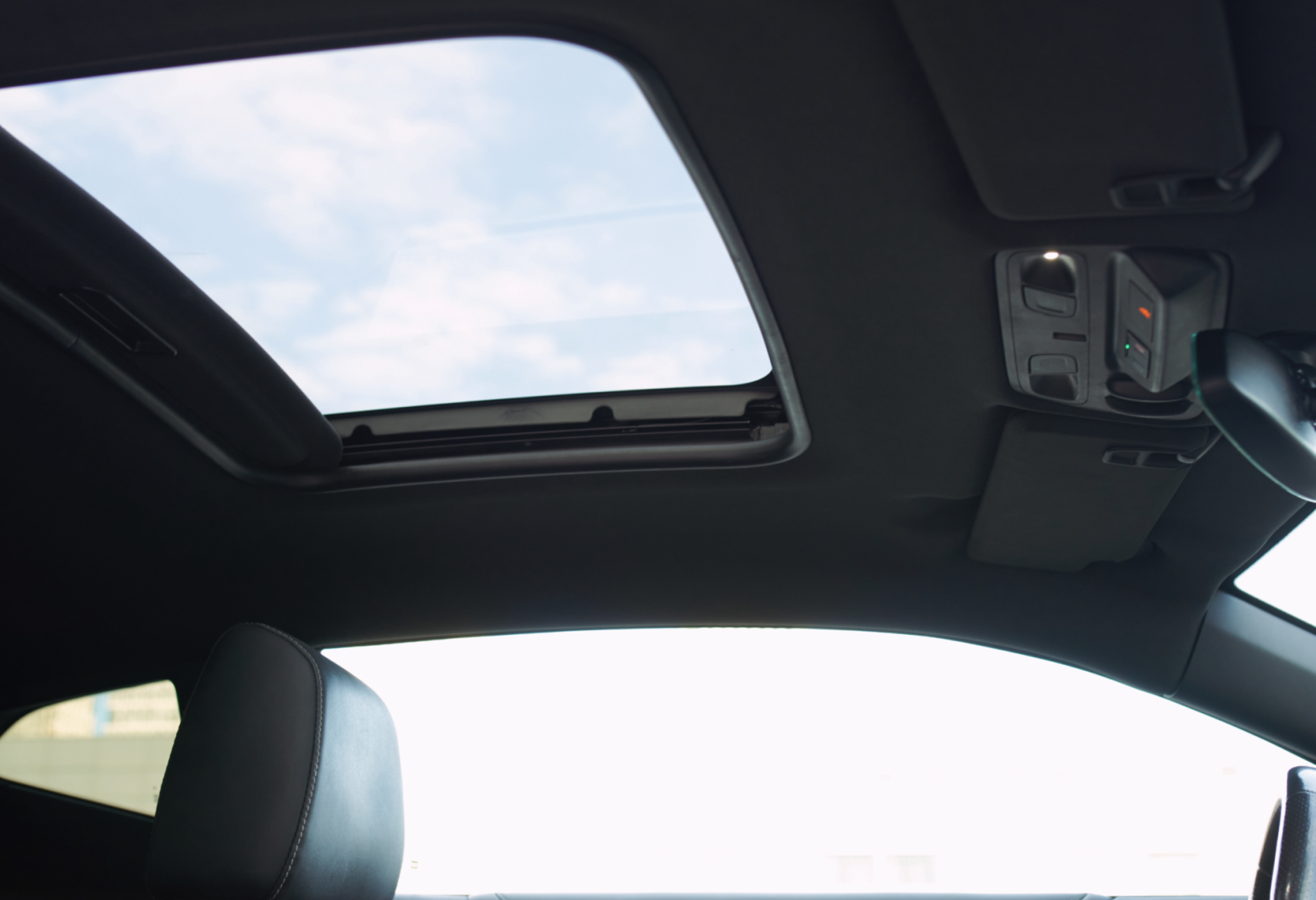 Аренда chevrolet camaro премиум класса 2019 года в городе Москва Университет от 9500 руб./сутки, задний привод, двигатель: бензин, объем 2 литра, ОСАГО (Мультидрайв), без водителя, недорого, вид 8 - RentRide