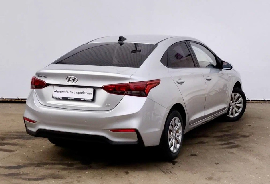 Аренда hyundai solaris эконом класса 2017 года в городе Москва ВДНХ от 1790 руб./сутки, передний привод, двигатель: бензин, объем 1.6 литров, ОСАГО (Мультидрайв), без водителя, недорого, вид 4 - RentRide